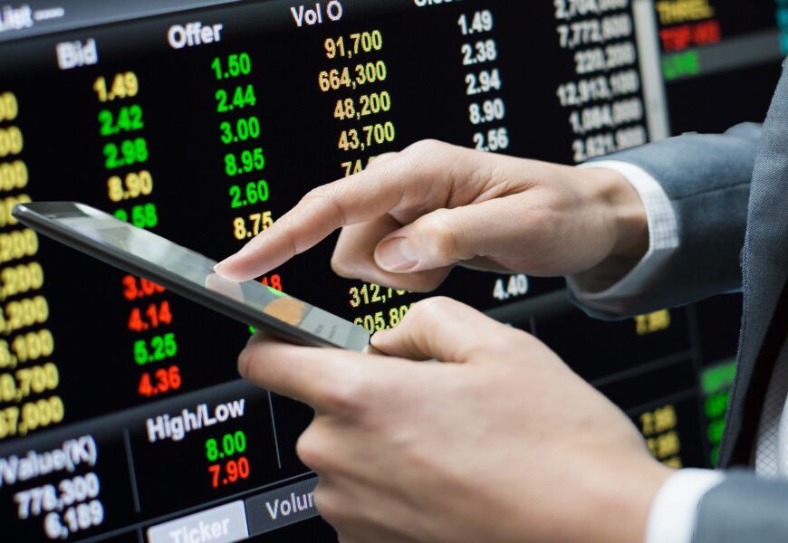 ¿Qué son los mercados financieros?
Bancos, billetes y ¡boom! Mercados financieros: ¡el circo de la economía global! ¿Dinero volando?
Explora el enigma de los mercados financieros, sus formas inusuales y su impacto en el mundo.
